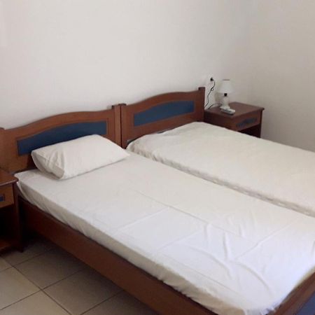 Theofilos Appartements Livadi  Pokoj fotografie